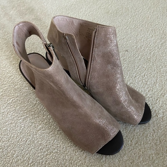 Donald J Pliner Irene 60 new in box gold shimmer heels size 8.5 - Picture 3 of 8